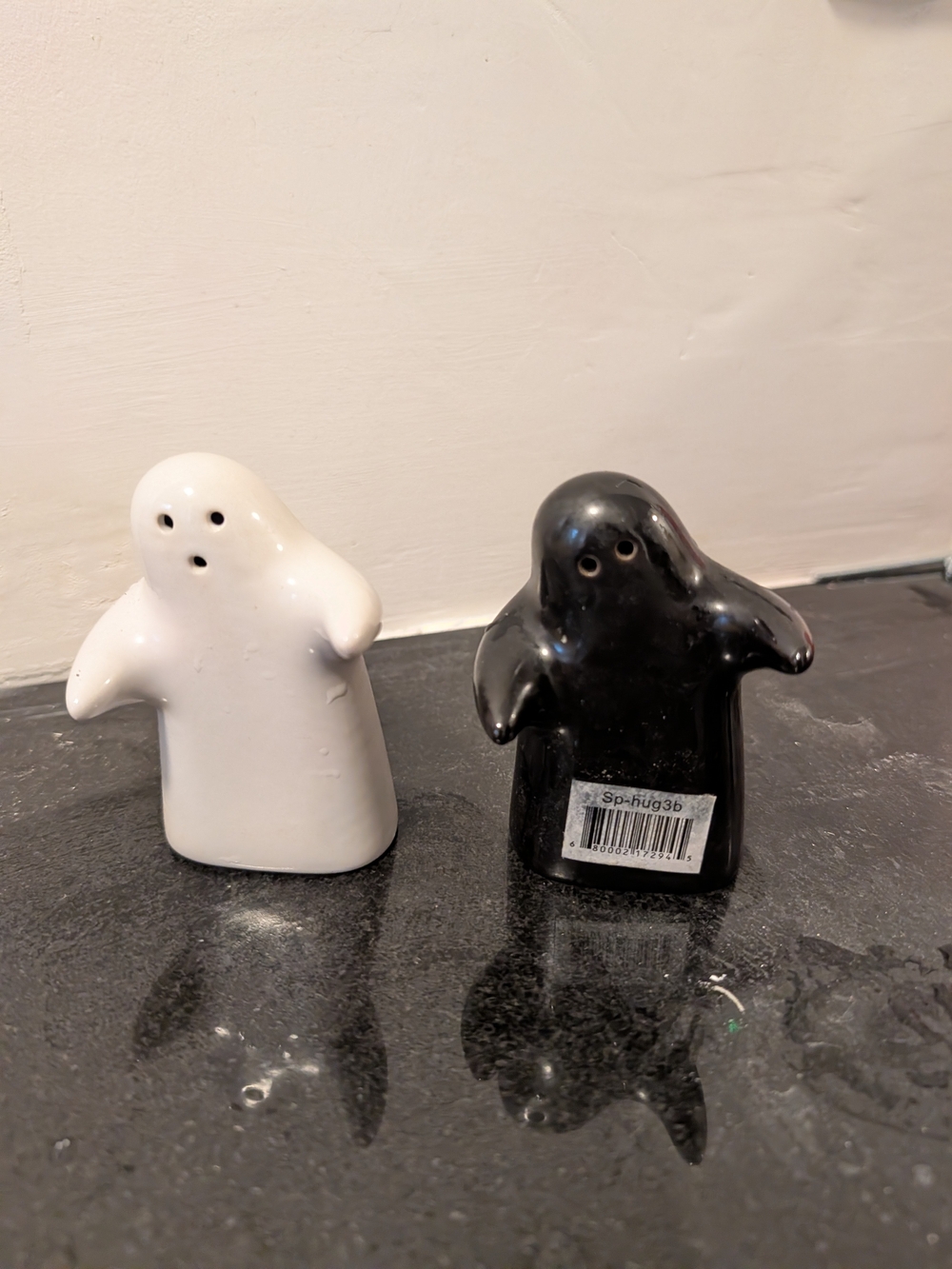 Las Vegas Ghost Halloween Salt & Pepper Shakers Set hugging vtg